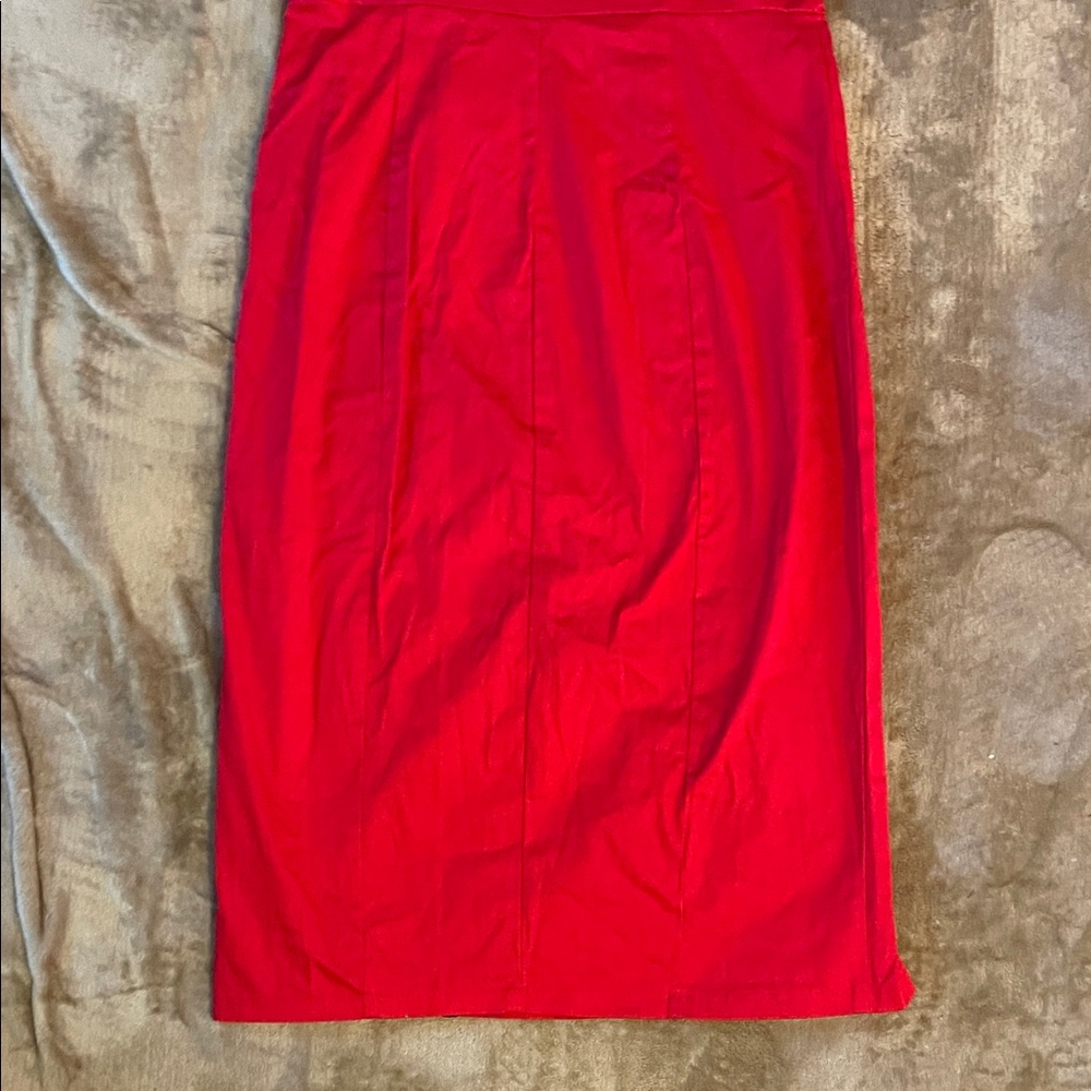 Elegant Red Midi Dress with Square Neckline - Picture 7 of 7